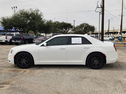 Used 2019 Chrysler 300 S image 4