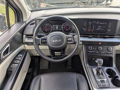 Certified 2024 Kia Carnival LX FWD image 18