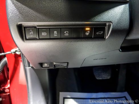 Used 2024 Toyota Venza Limited image 28