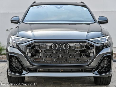 Used 2024 Audi Q8 Premium Plus image 3