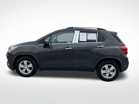 Used 2018 Chevrolet Trax LT w/ LT Convenience Package FWD image 3