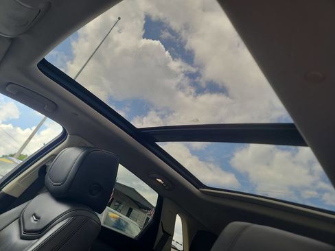 Used 2017 Cadillac XT5 Luxury image 16