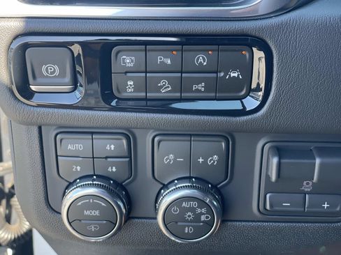 New 2026 GMC Yukon Denali w/ Denali Reserve Package AWD/4WD image 18