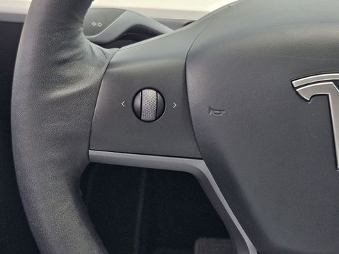 Used 2024 Tesla Model Y Long Range AWD/4WD image 26