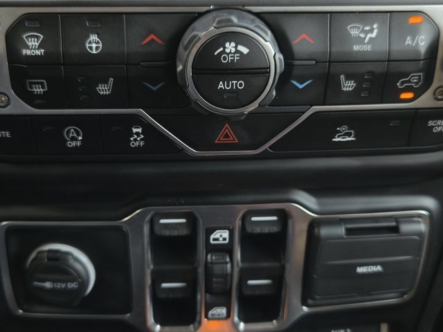 Used 2021 Jeep Wrangler Unlimited Sahara w/ Cold Weather Group AWD/4WD image 17