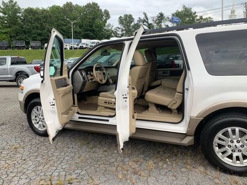 Used 2014 Ford Expedition EL XLT w/ Equipment Group 202A AWD/4WD image 19