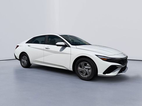 New 2026 Hyundai Elantra SE FWD image 1