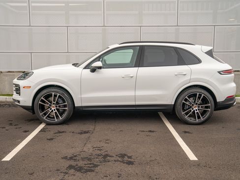 Certified 2026 Porsche Cayenne AWD/4WD image 2