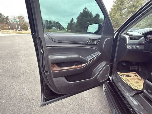 Used 2017 Chevrolet Suburban LT image 14