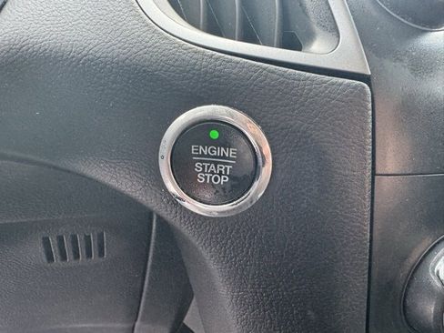 Used 2019 Ford Edge SE image 16