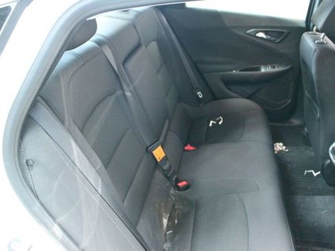 Used 2017 Chevrolet Malibu LT image 9