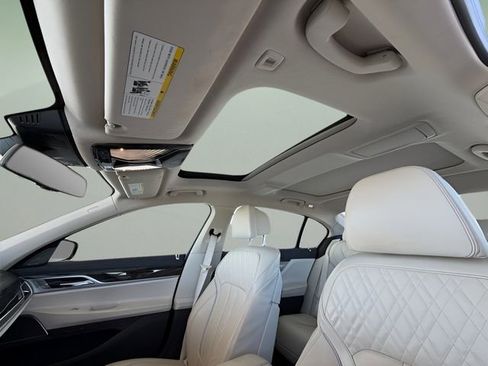 Used 2020 BMW 740i image 33