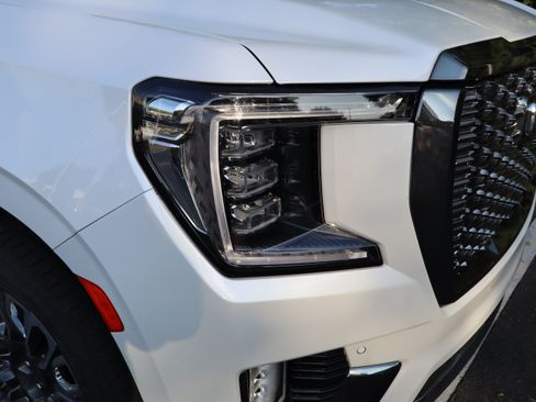 Used 2023 GMC Yukon XL Denali Ultimate AWD/4WD image 12
