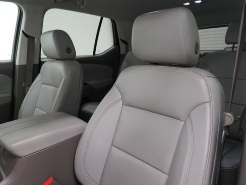 Used 2020 Chevrolet Traverse LT w/ Driver Confidence II Package FWD image 11