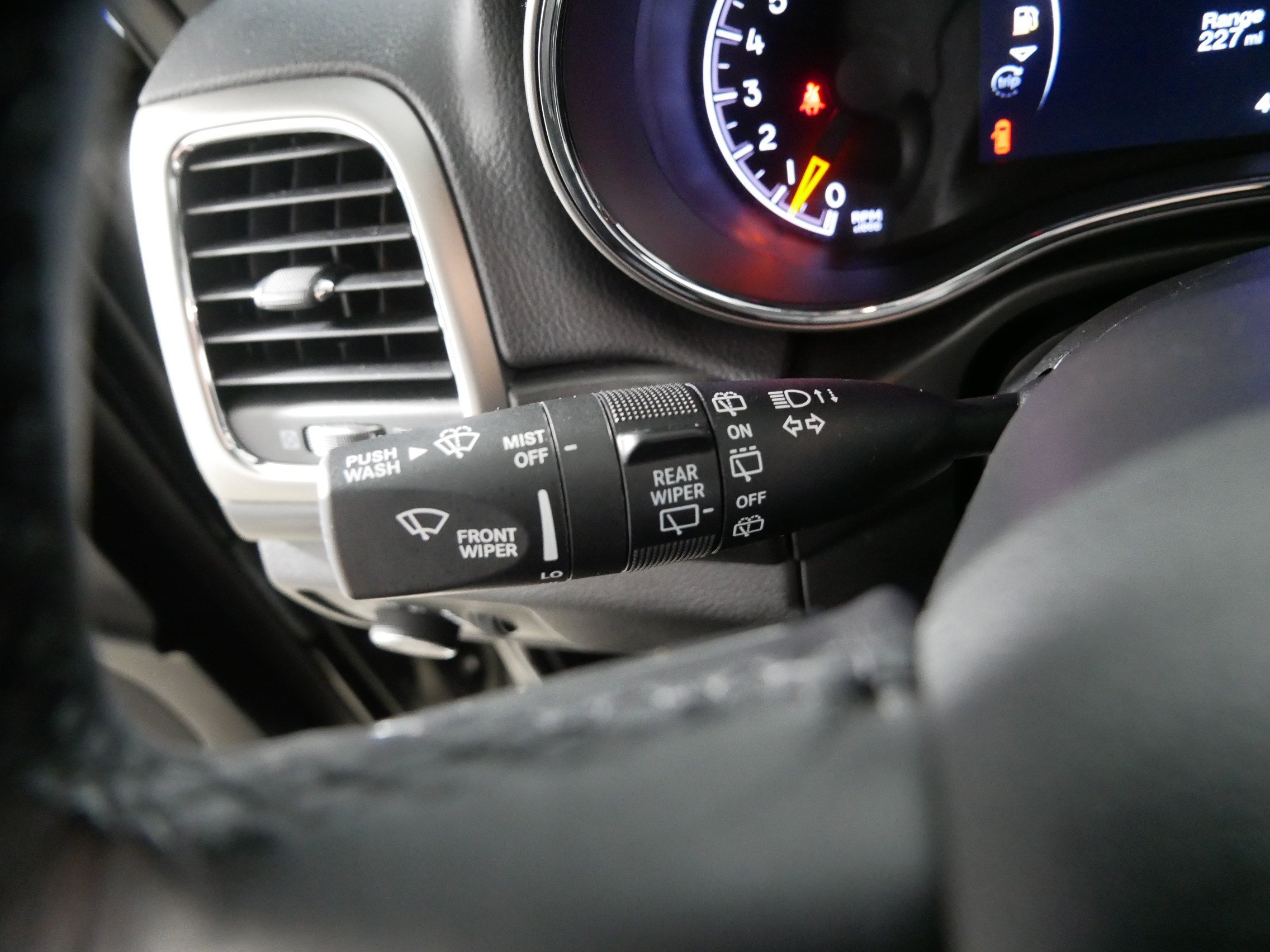 Used 2021 Jeep Grand Cherokee Laredo X AWD/4WD image 32
