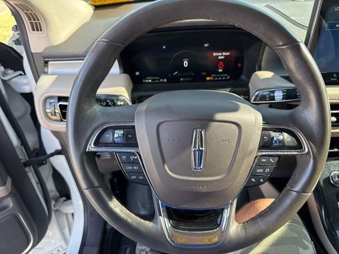 Used 2022 Lincoln Nautilus FWD w/ Premium Package image 21