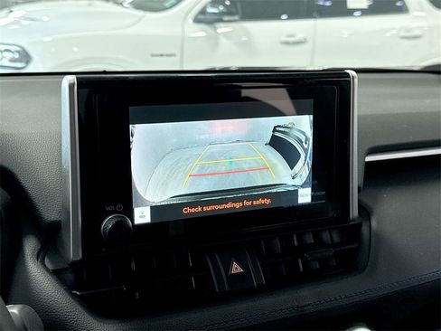 Used 2024 Toyota RAV4 SE image 19