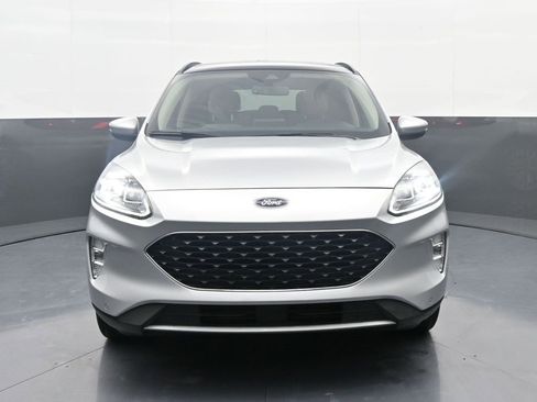 Used 2020 Ford Escape Titanium image 2