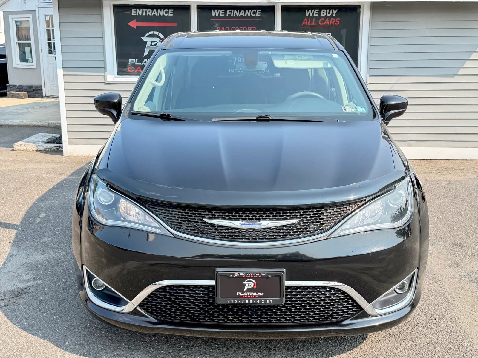 Used 2020 Chrysler Pacifica Touring w/ Tire & Wheel Group FWD image 19