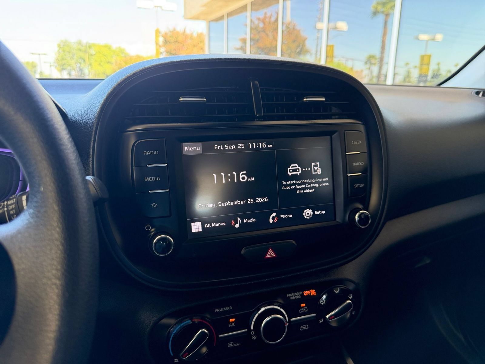 Used 2025 Kia Soul LX w/ LX Technology Package FWD image 21