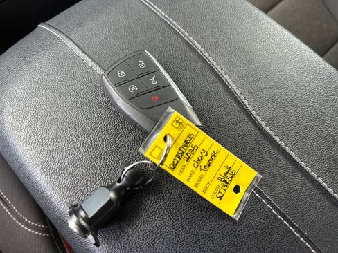 Used 2025 Chevrolet Traverse LT FWD image 33
