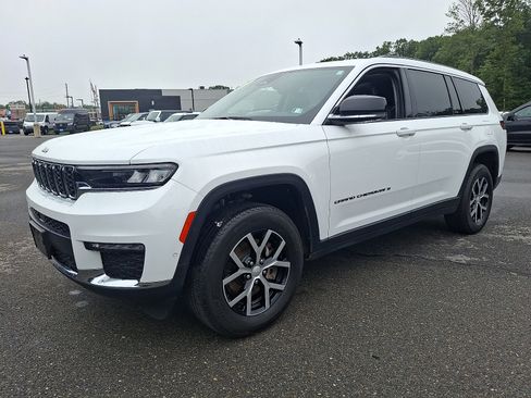 Used 2023 Jeep Grand Cherokee L Limited w/ Luxury Tech Group II AWD/4WD image 3