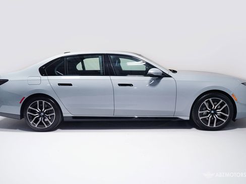 Used 2024 BMW 740i RWD image 3