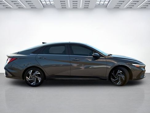 Used 2024 Hyundai Elantra Limited FWD image 4