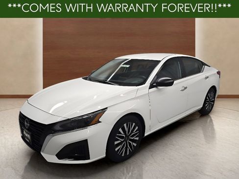Used 2025 Nissan Altima 2.5 SV FWD image 2