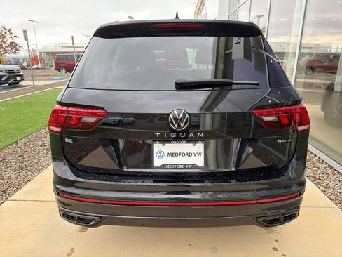 Used 2023 Volkswagen Tiguan SE R-Line image 7
