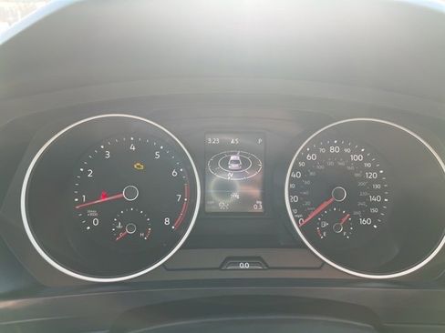Used 2021 Volkswagen Tiguan SE image 38