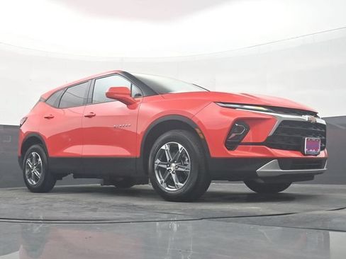 Used 2025 Chevrolet Blazer LT FWD image 26