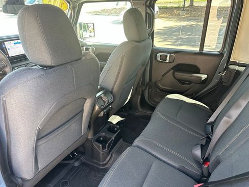 Used 2025 Jeep Wrangler Unlimited Sport AWD/4WD image 15