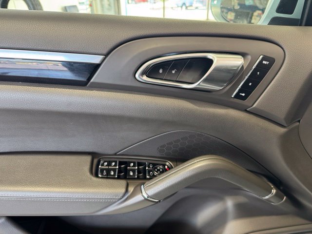 Used 2018 Porsche Cayenne Platinum Edition w/ Premium Package Plus AWD/4WD image 6