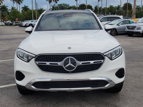 Used 2023 Mercedes-Benz GLC 300 4MATIC image 2