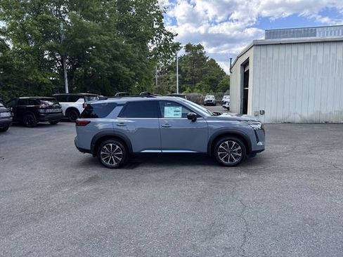 New 2026 Nissan Pathfinder Platinum AWD/4WD image 4