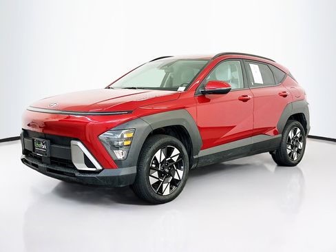 Used 2024 Hyundai Kona SEL image 3