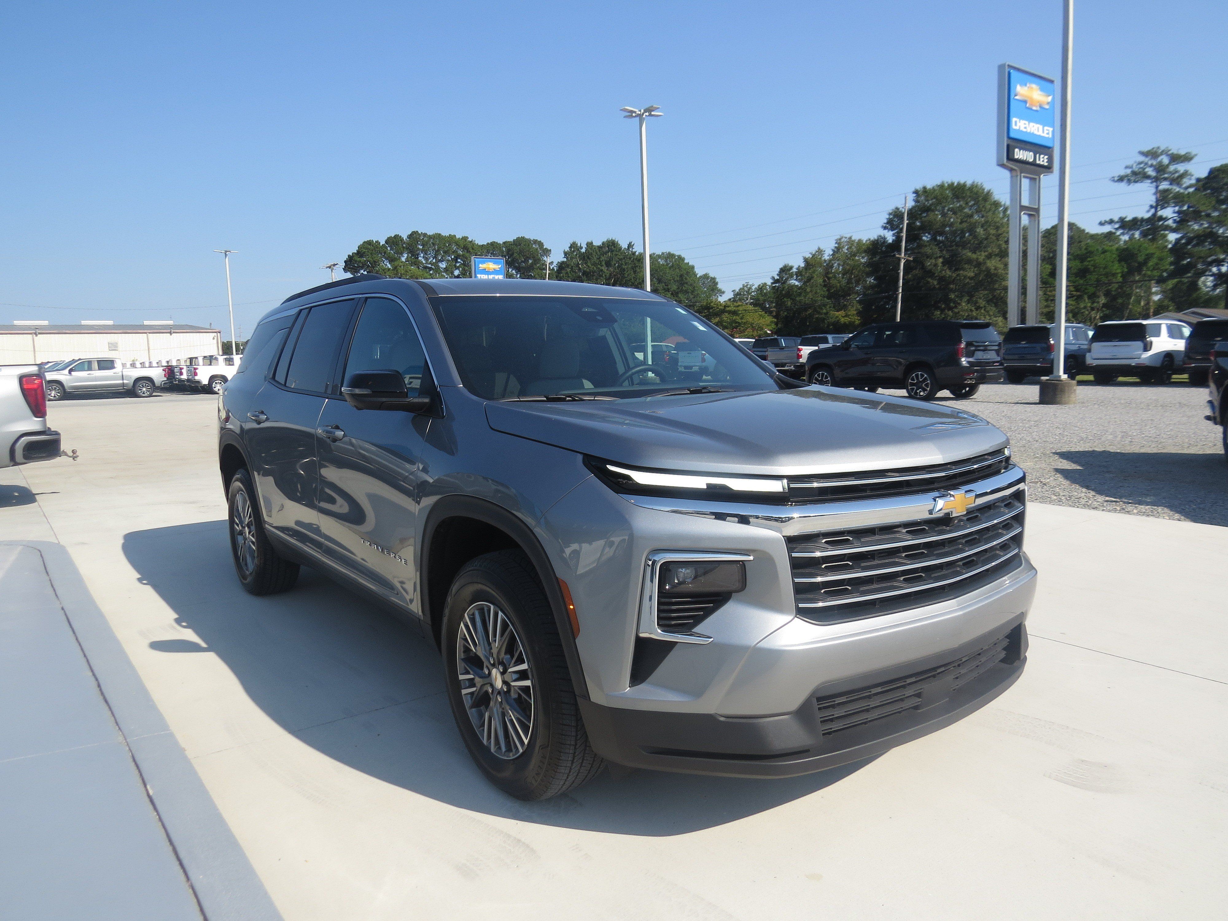 Used 2026 Chevrolet Traverse LT w/ Driver Confidence Package FWD image 11