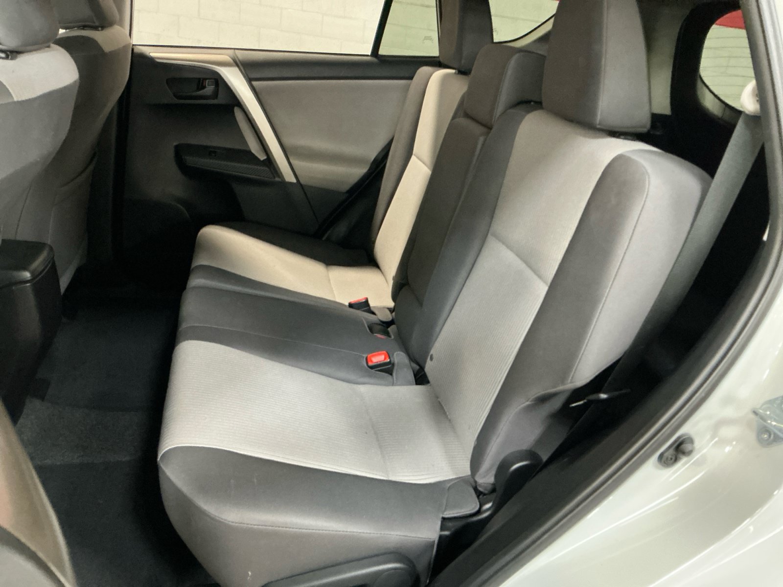Used 2015 Toyota RAV4 LE AWD/4WD image 17