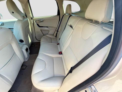 Used 2015 Volvo XC60 T5 Platinum image 21