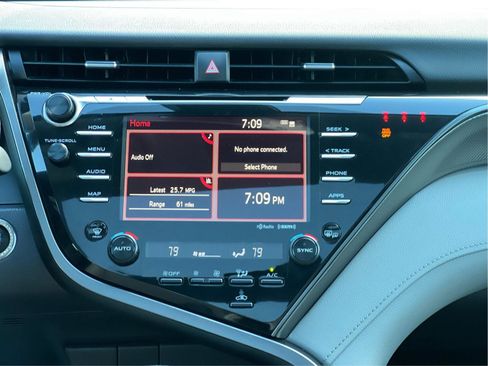 Used 2020 Toyota Camry XSE image 10