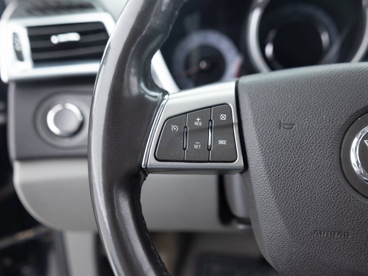 Used 2011 Cadillac SRX Luxury FWD image 37