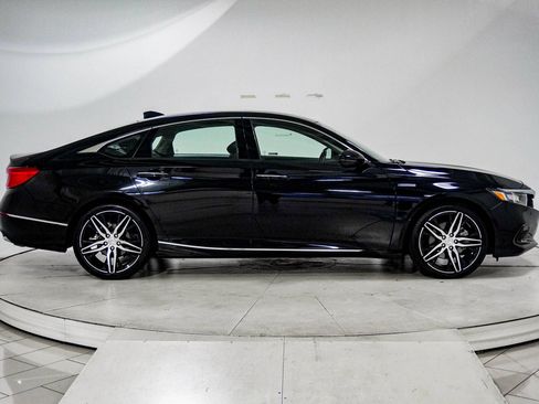 Used 2022 Honda Accord Touring image 11