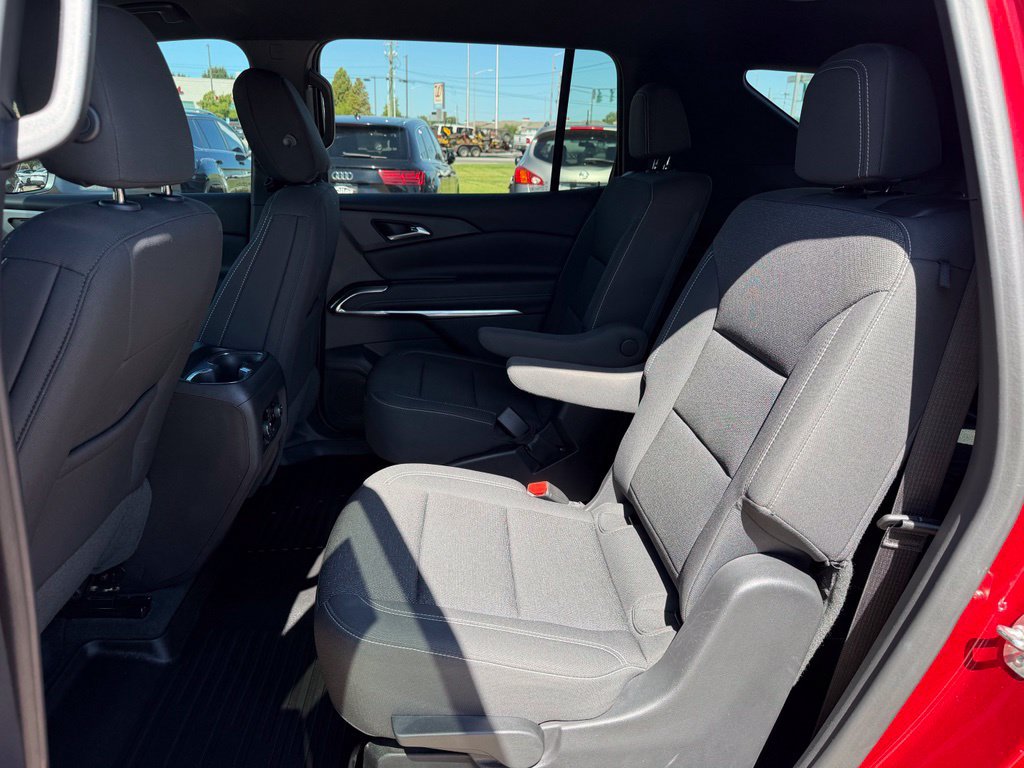 Used 2025 Chevrolet Traverse LT FWD image 14
