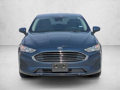 Used 2019 Ford Fusion SE image 2