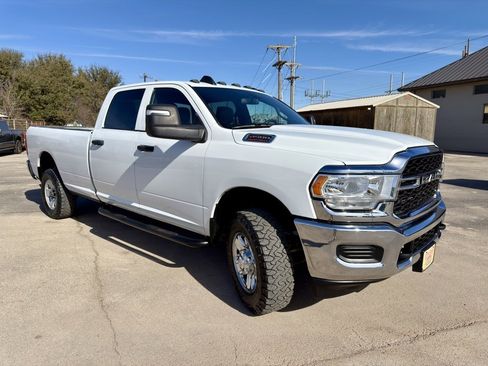 Used 2024 RAM 2500 Tradesman w/ Chrome Appearance Group image 8