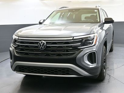 New 2025 Volkswagen Atlas Peak Edition SE