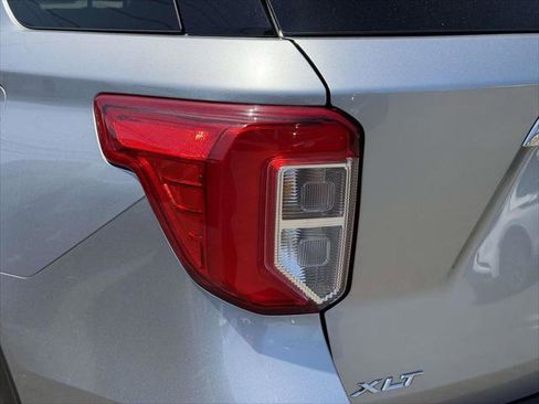 Used 2022 Ford Explorer XLT w/ Equipment Group 202A AWD/4WD image 10