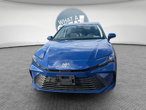 Used 2025 Toyota Camry LE FWD image 9