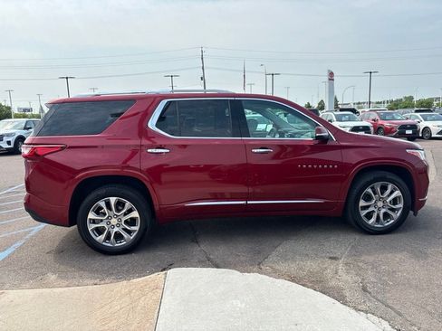 Used 2018 Chevrolet Traverse Premier w/ Driver Confidence II Package FWD image 4